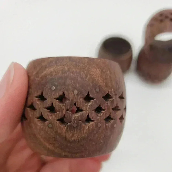 Vintage Teak Napkin Rings Set of 4 Diamond Lace Design - Picture 4 of 7